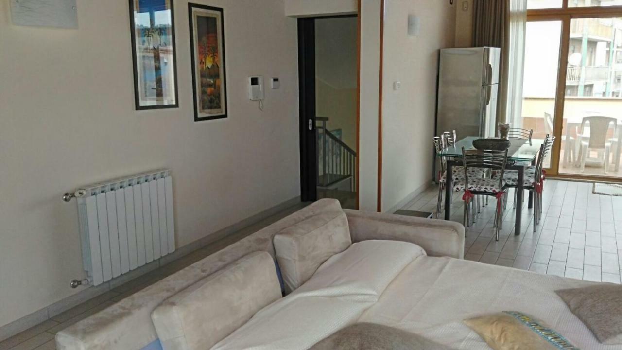 A Due Passi Da Tutto Apartment Catania Exterior photo
